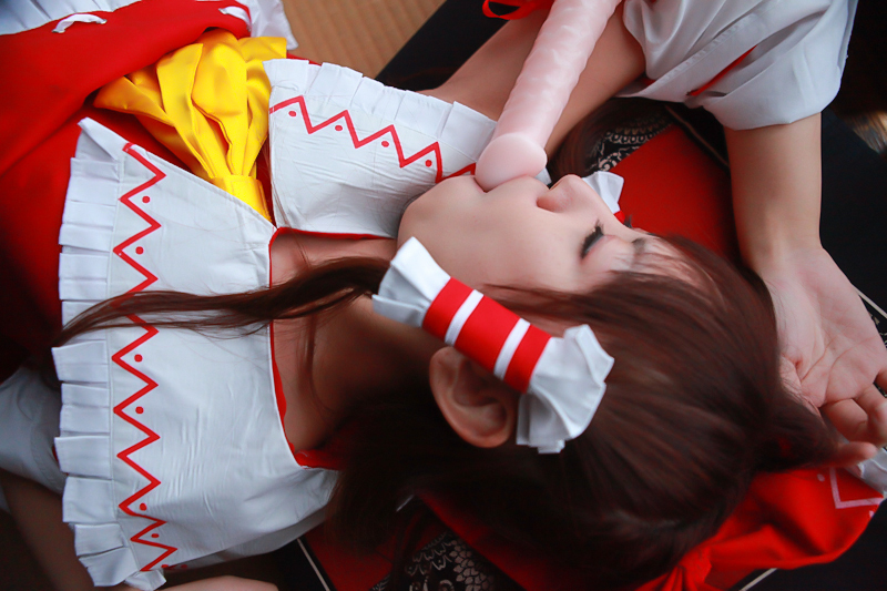[Cosplay] Reimu Hakurei with dildo and toys - Touhou Project Cosplay